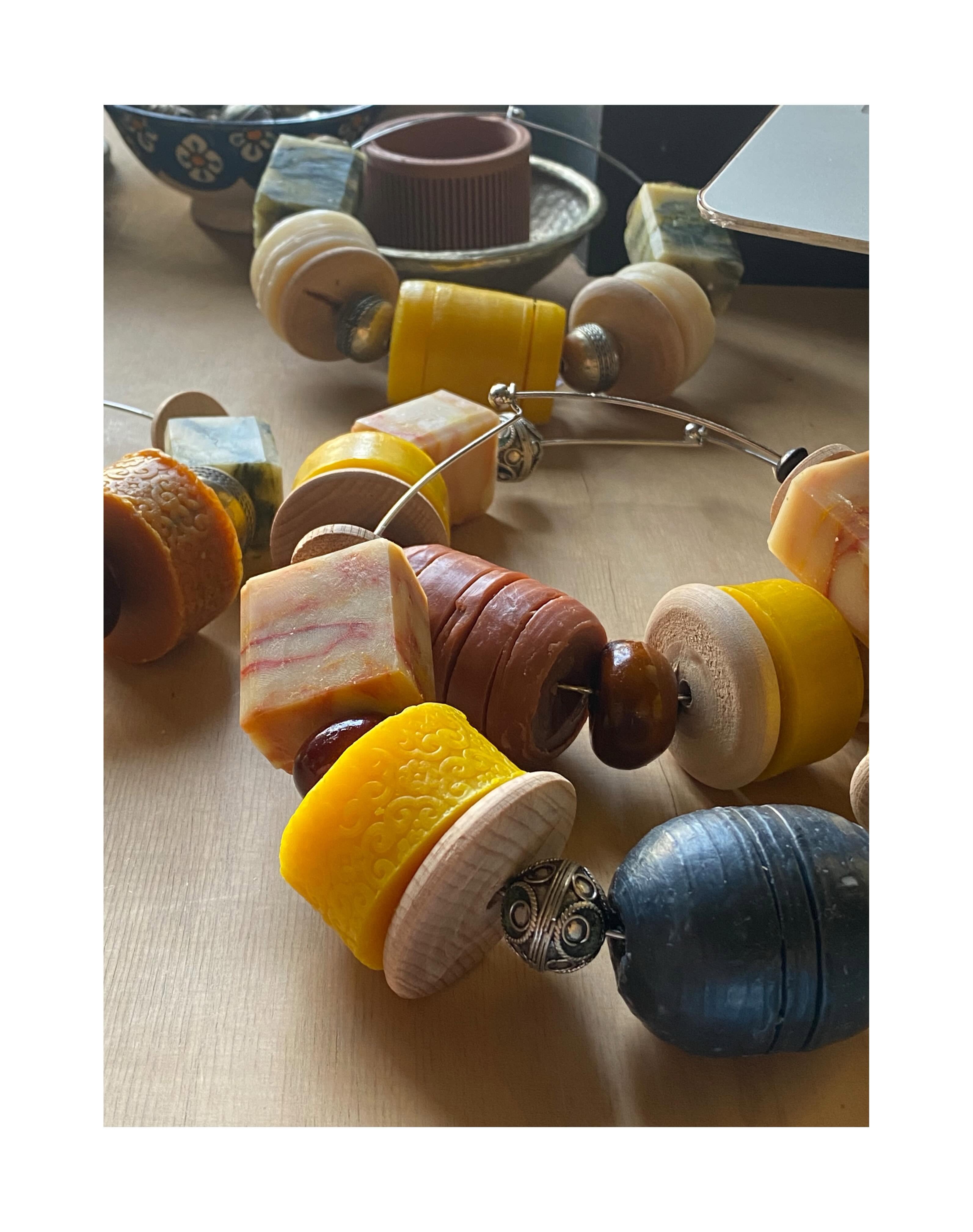 Atelier petit collier en perles de savon – Image 3